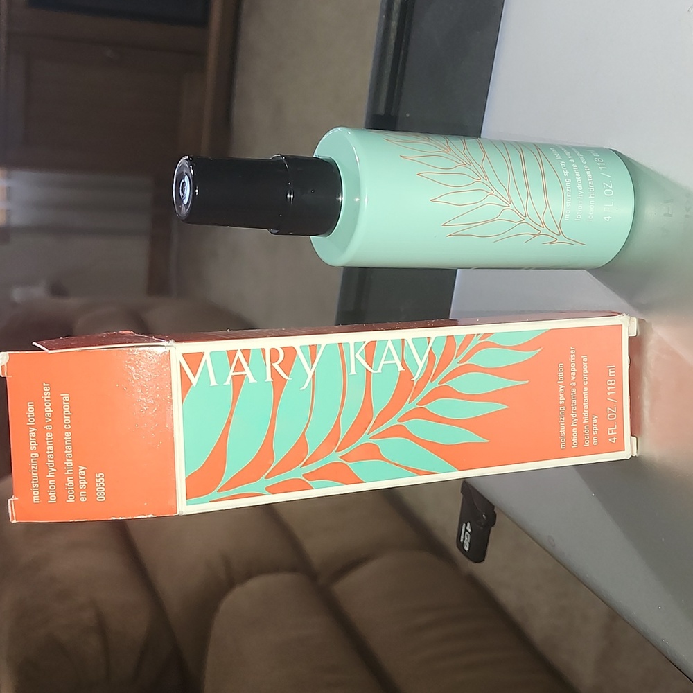 Mary Kay moisturizing spray lotion 4 oz. New!